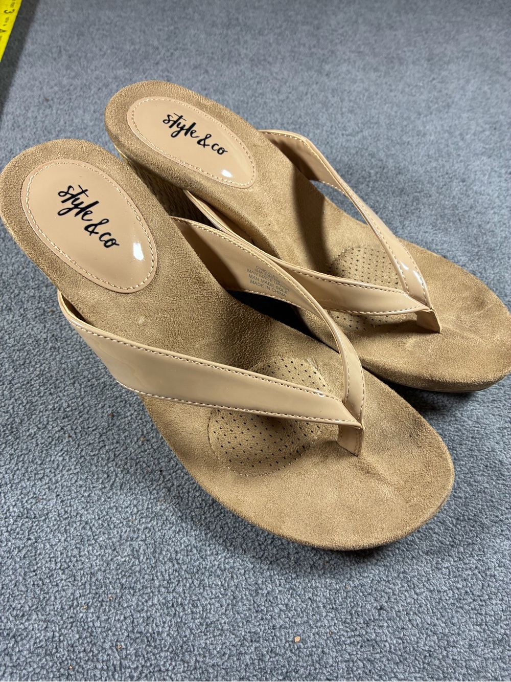 Style & Co. Beige Tan Wedge Thong Sandals Chicklet